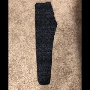 Geometric designed comfy fleece leggings